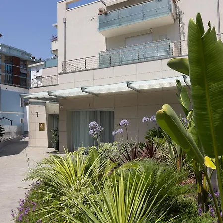 Marina Suite Apartments-3